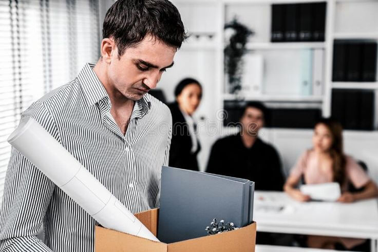 Sademployeepackinghisbelongingsafterbeingfiredfornotbeingcompetentroyaltyf_g5mdm_736