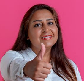 smilingcasualcaucasianmiddleagedwomanherthumbupisolatedpinkwall1_t4mk6_283