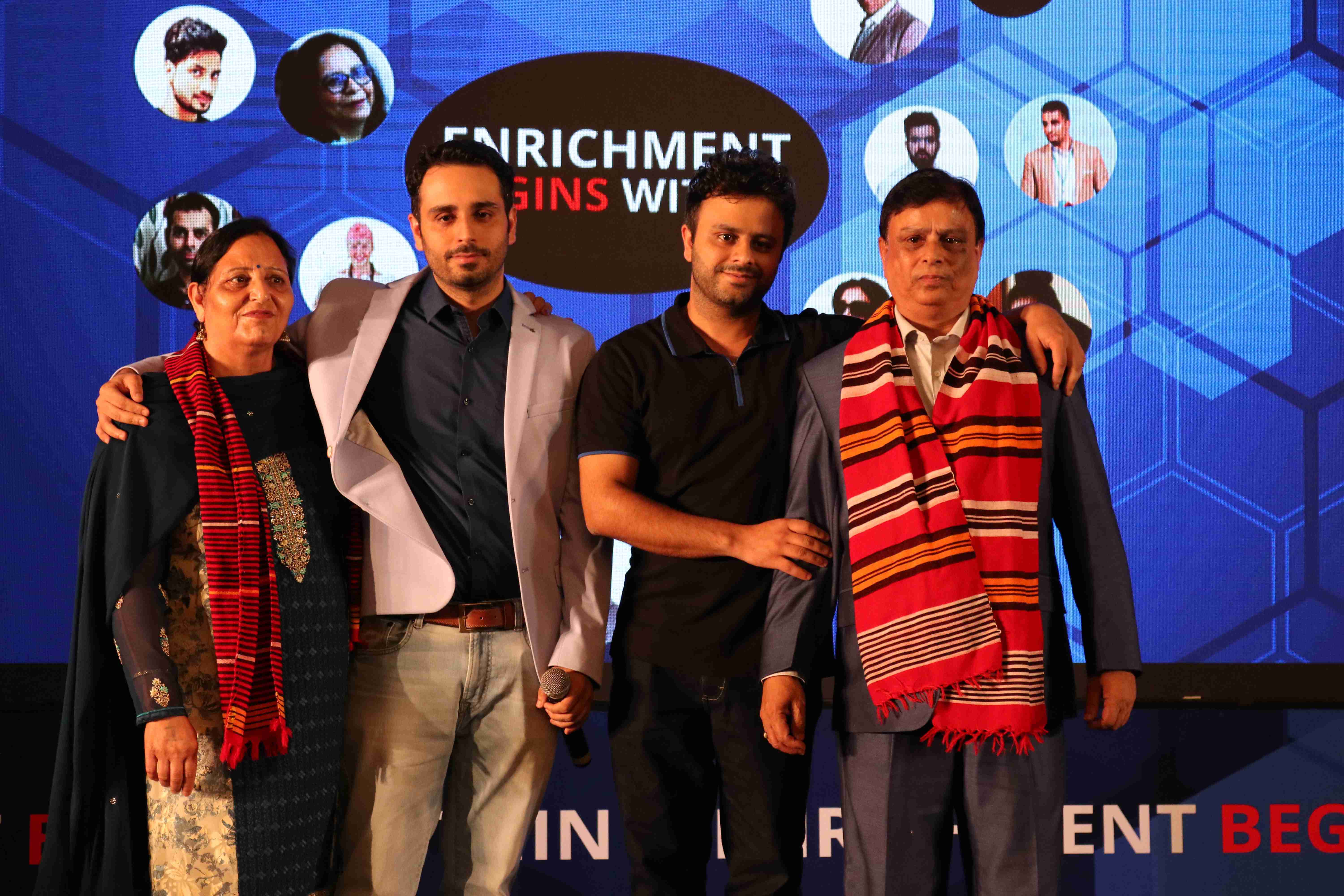 Withmyfamilyfromthe2019MegaEvent11zon_u4mtm_6000