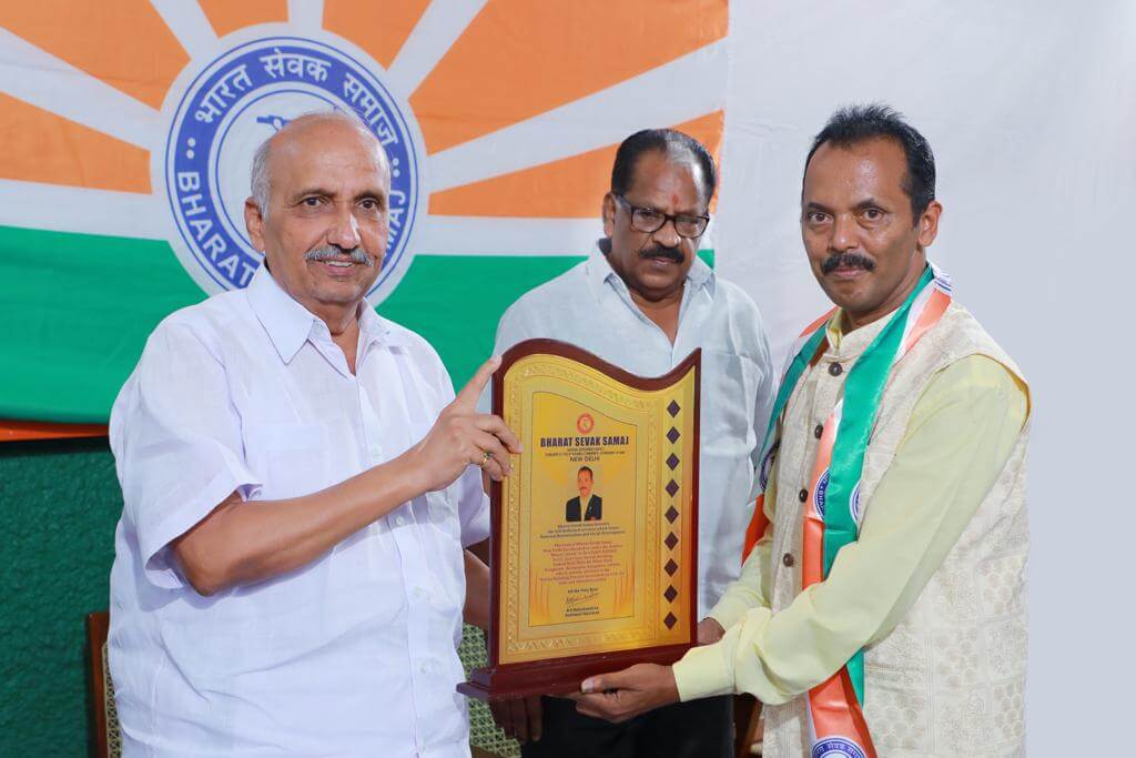 BharatSevakNationalAwardfromtheGovtofIndiain2022_k1nzk_1024
