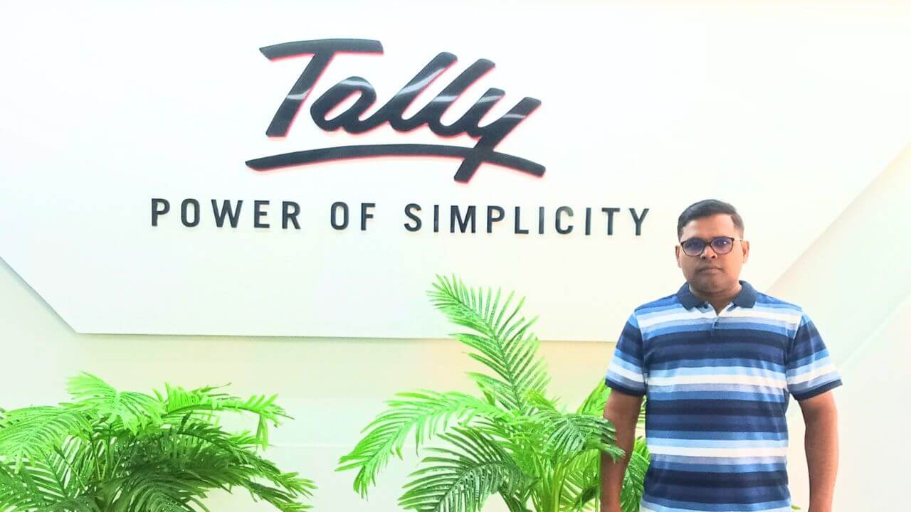 SimpleNeonStandUpComedyShowYoutubeThumbnail_k5nju_1280