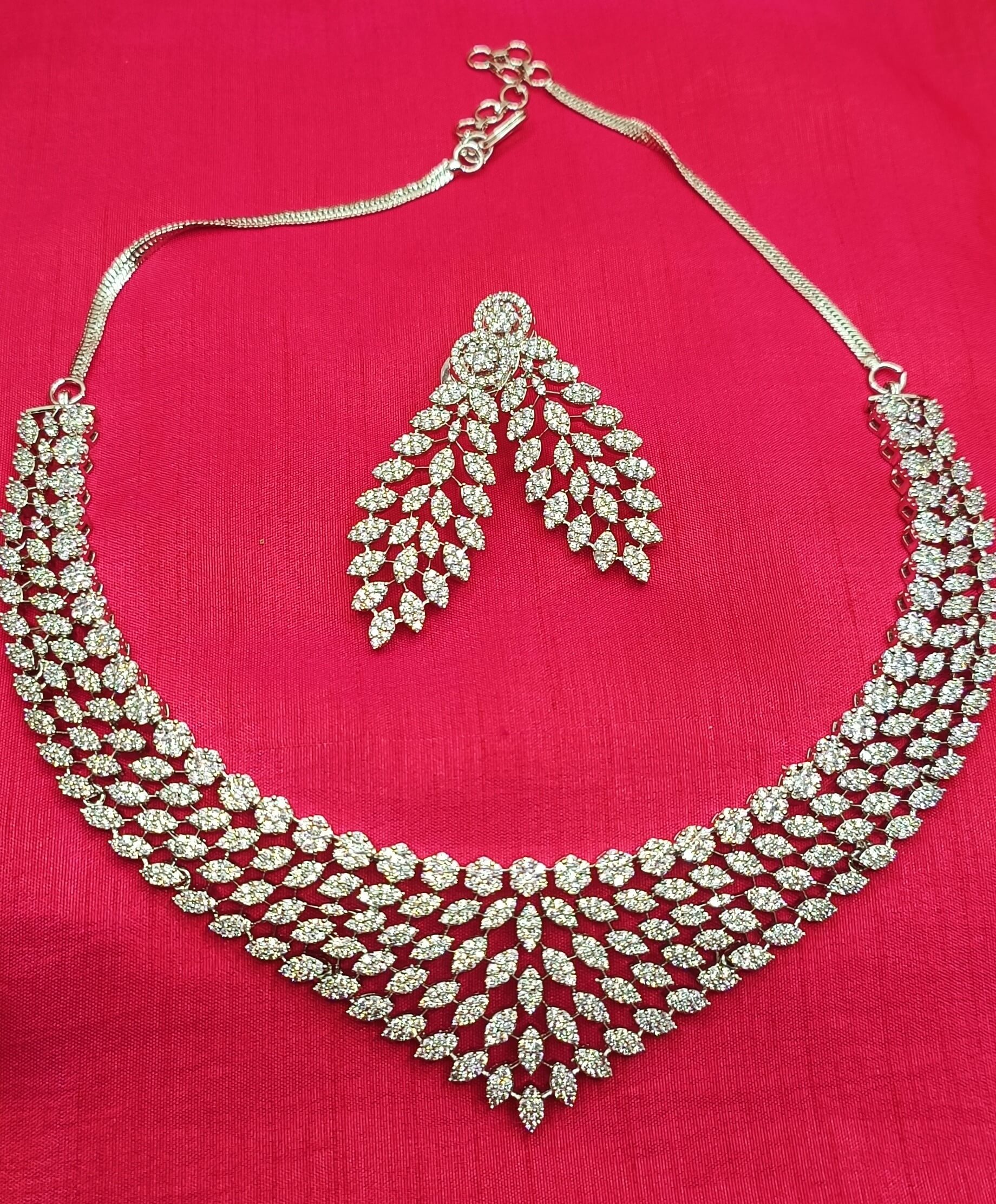 BeautifulDiamondsetCostrs3200_a0mji_1840