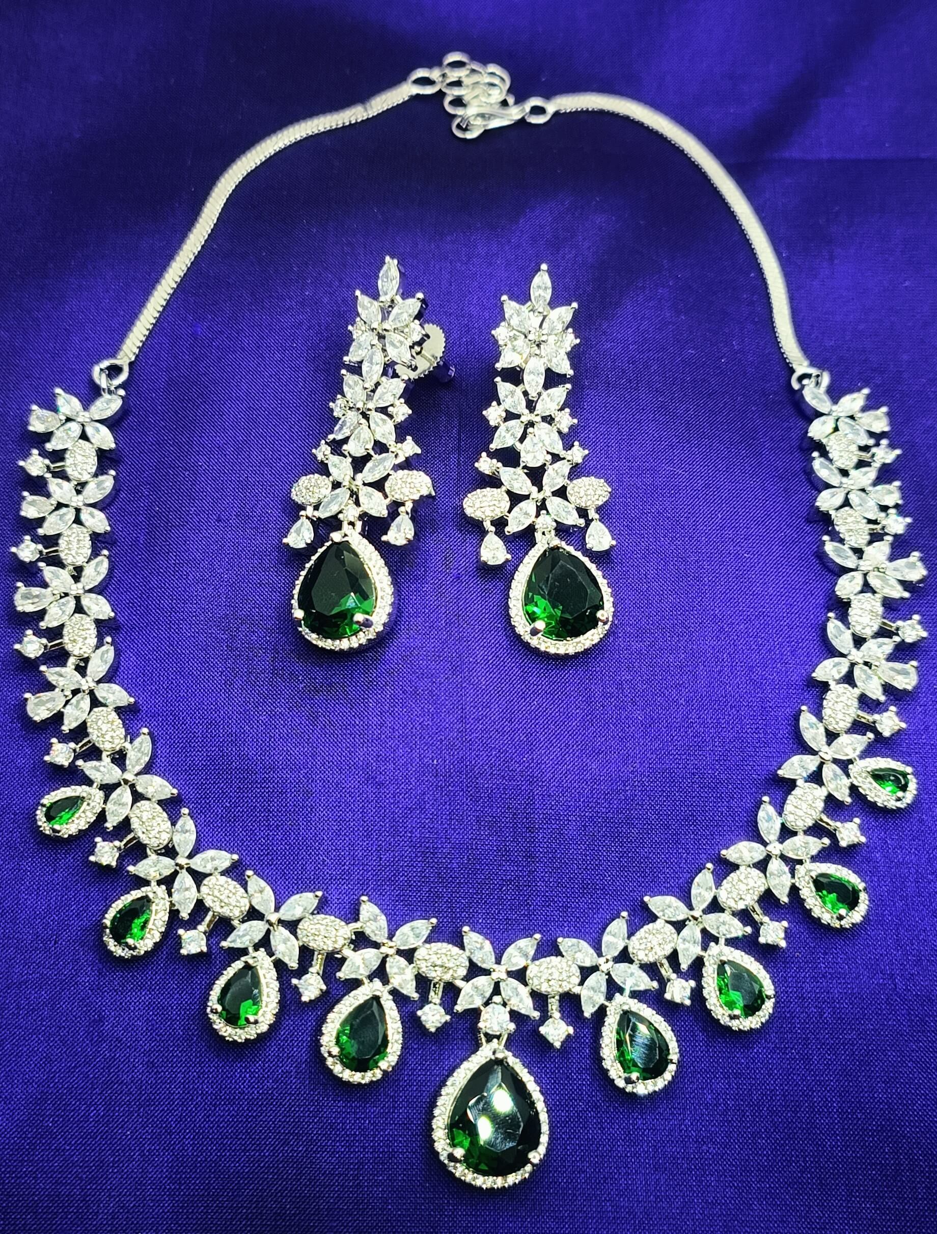 BeautifulDiamondsetstuddedwithdiamondcostRs2700_m5njm_1840