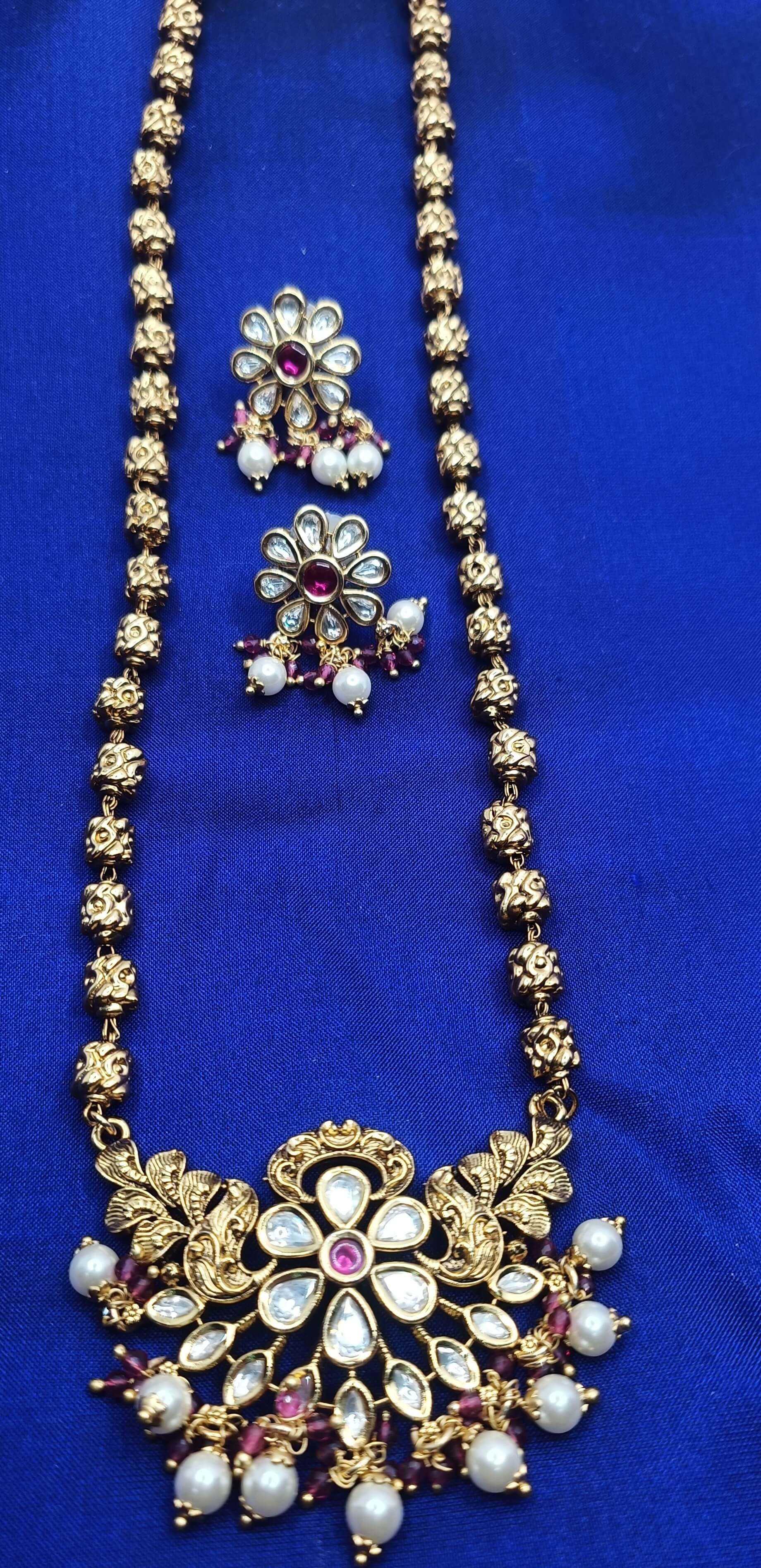 Beautifulkundanpendantwithgoldenmalars3200_e3mty_1840