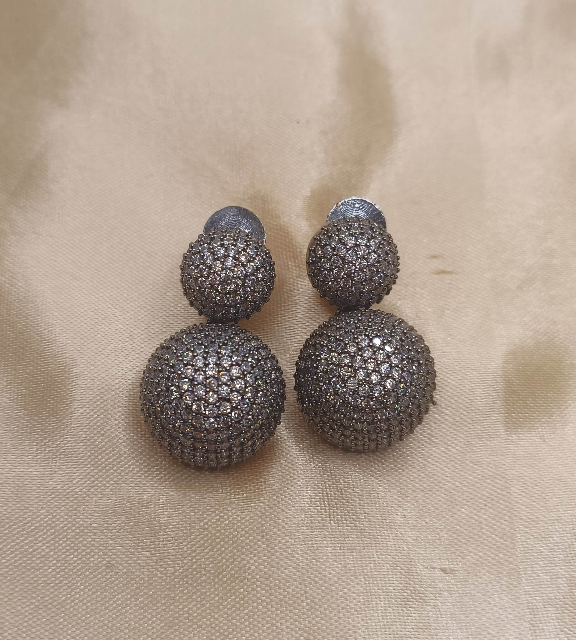 BeautifulmicrosettingsearringsgreycolourRs900_kzmjm_1840