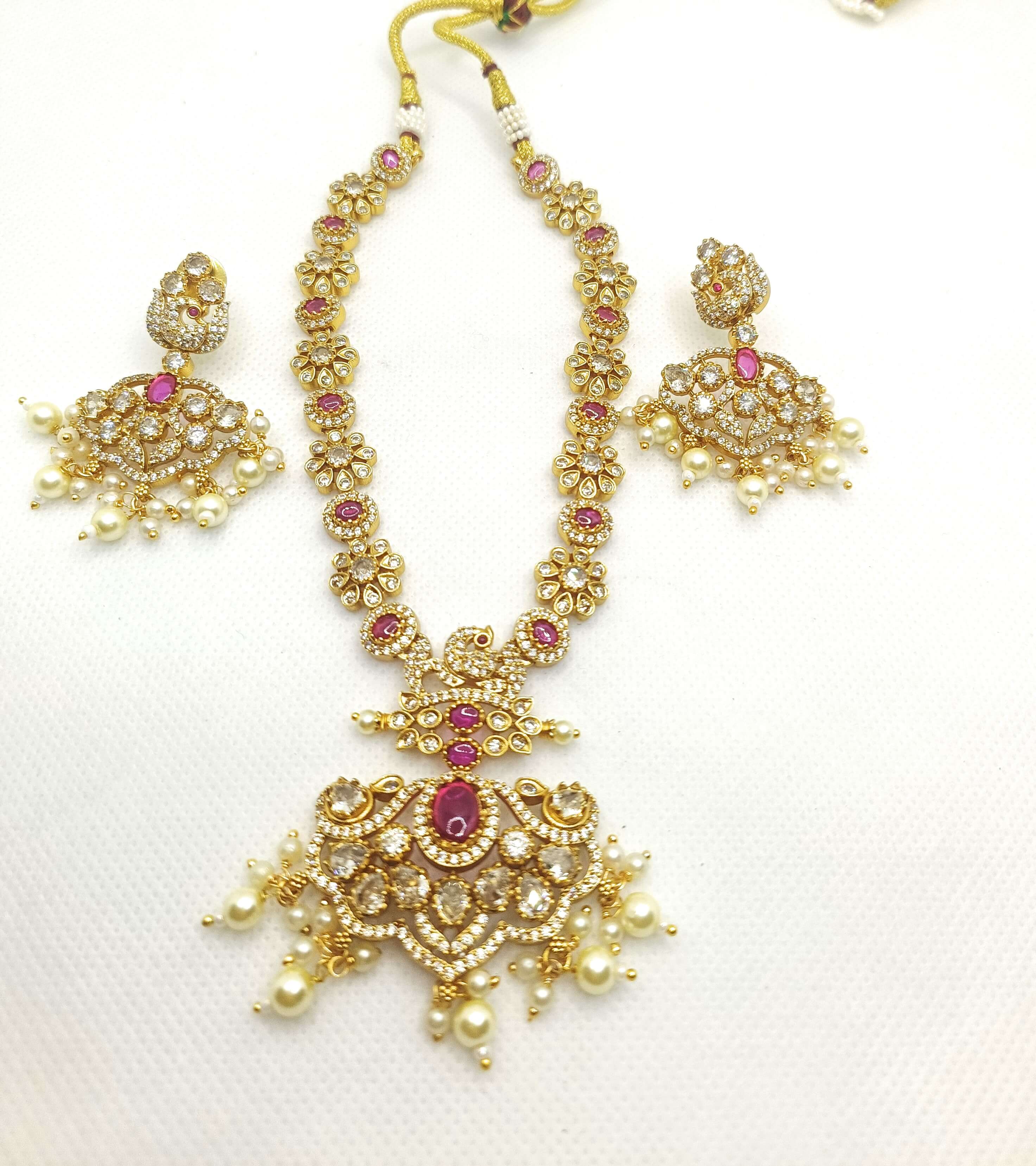 BeautifulpeacocksetforweddingcostRs3300min_c4nda_2944