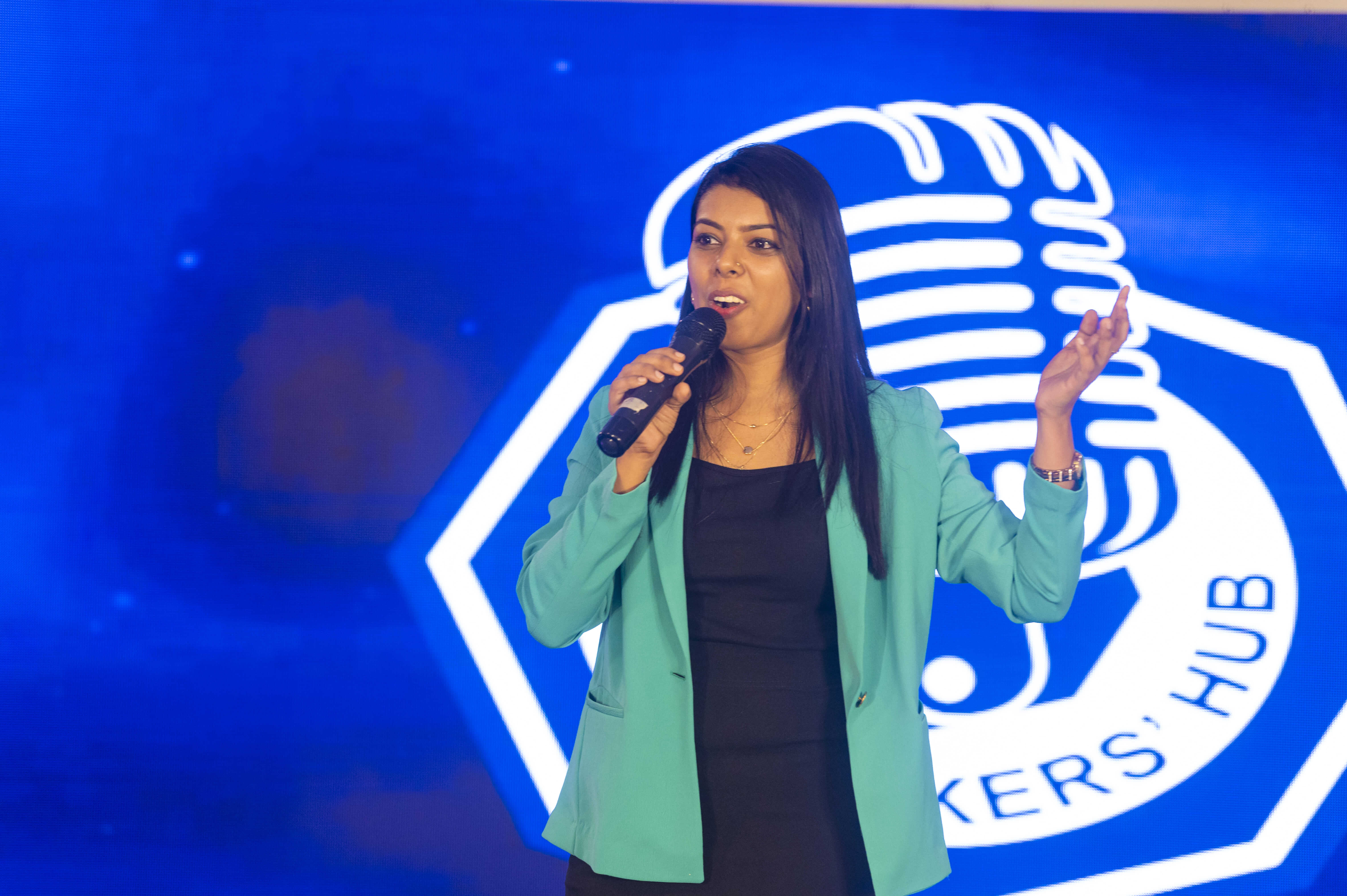 0NE226211_um8sv_6048