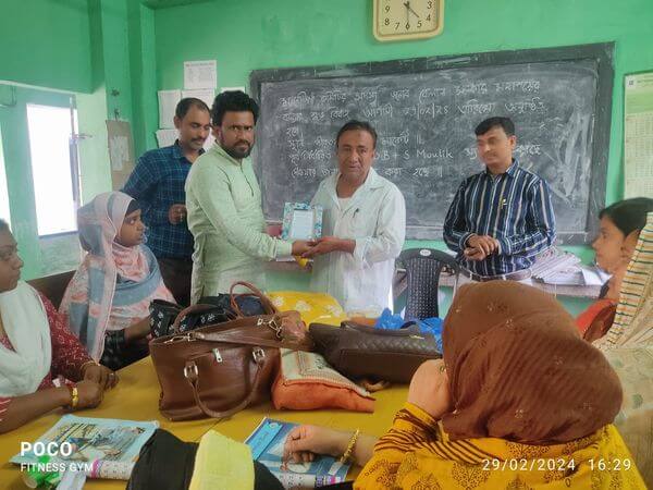 4287041473671990363061233795236562121503171n_e5mzk_600