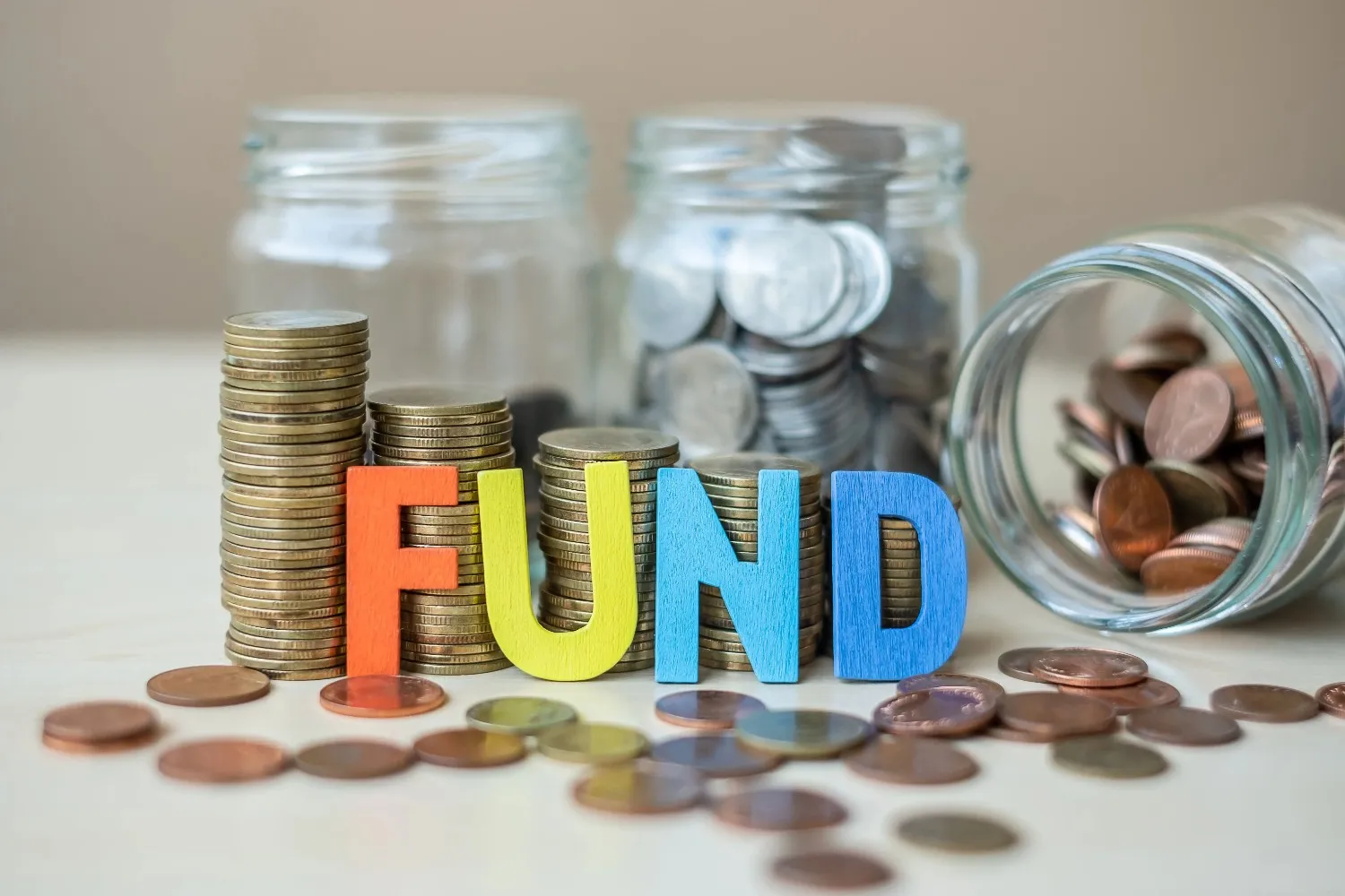 fundtextwithgoldencoingrowingmoneystairsmin1_kxndg_1500