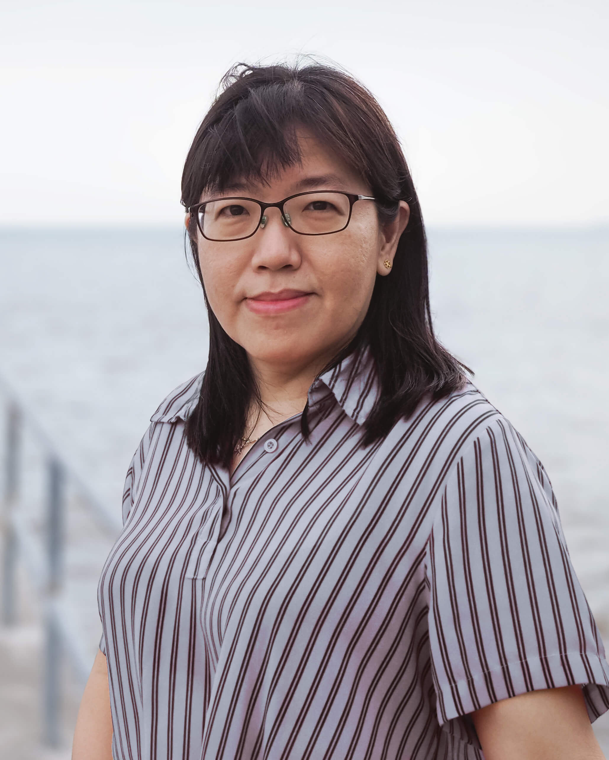 WomanatLoversBridgeTanjungSepatcropped_mynjc_2058