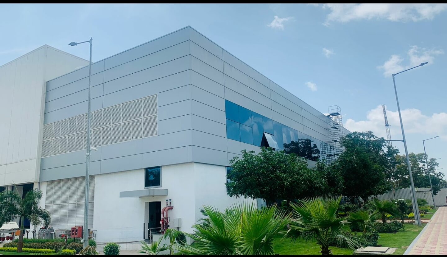 i4mdq_1440_PicturesfacadeEndressHauser5