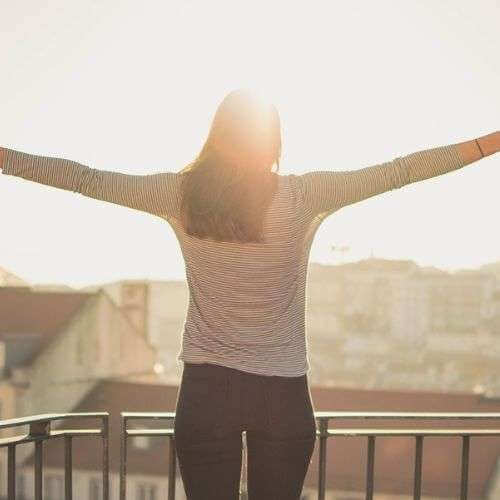 BlackIllustratedLionHotelLogo6_uwnzg_500