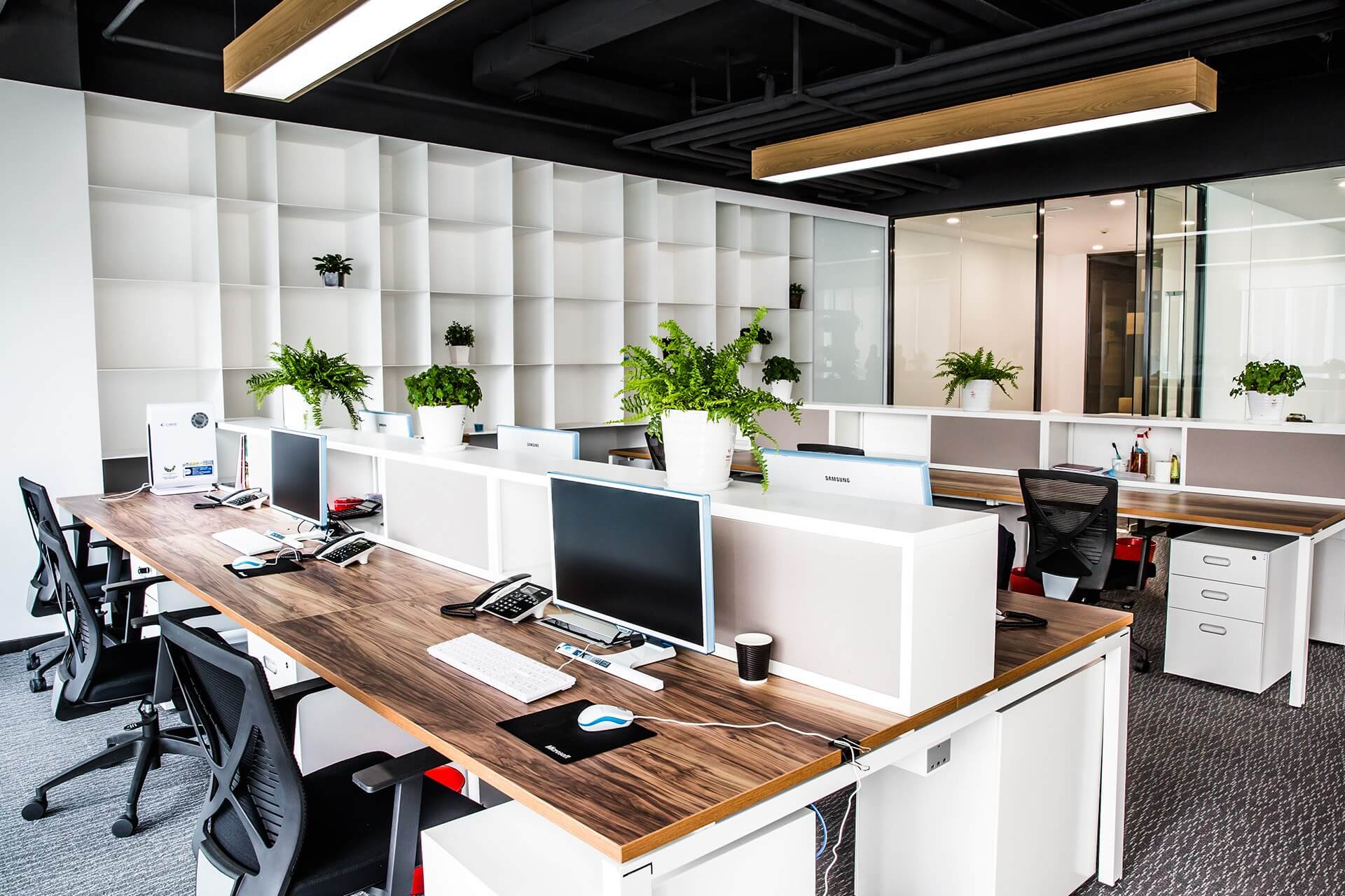 OfficeInteriorDesignCompany_ywmje_1920