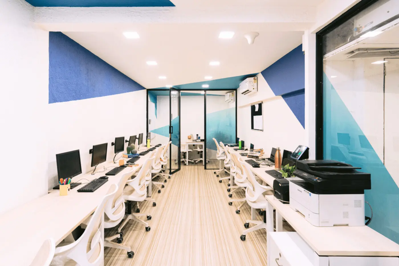 officeInteriordesignerinIndiaforCommericalFurnixo_c0mo2_1400