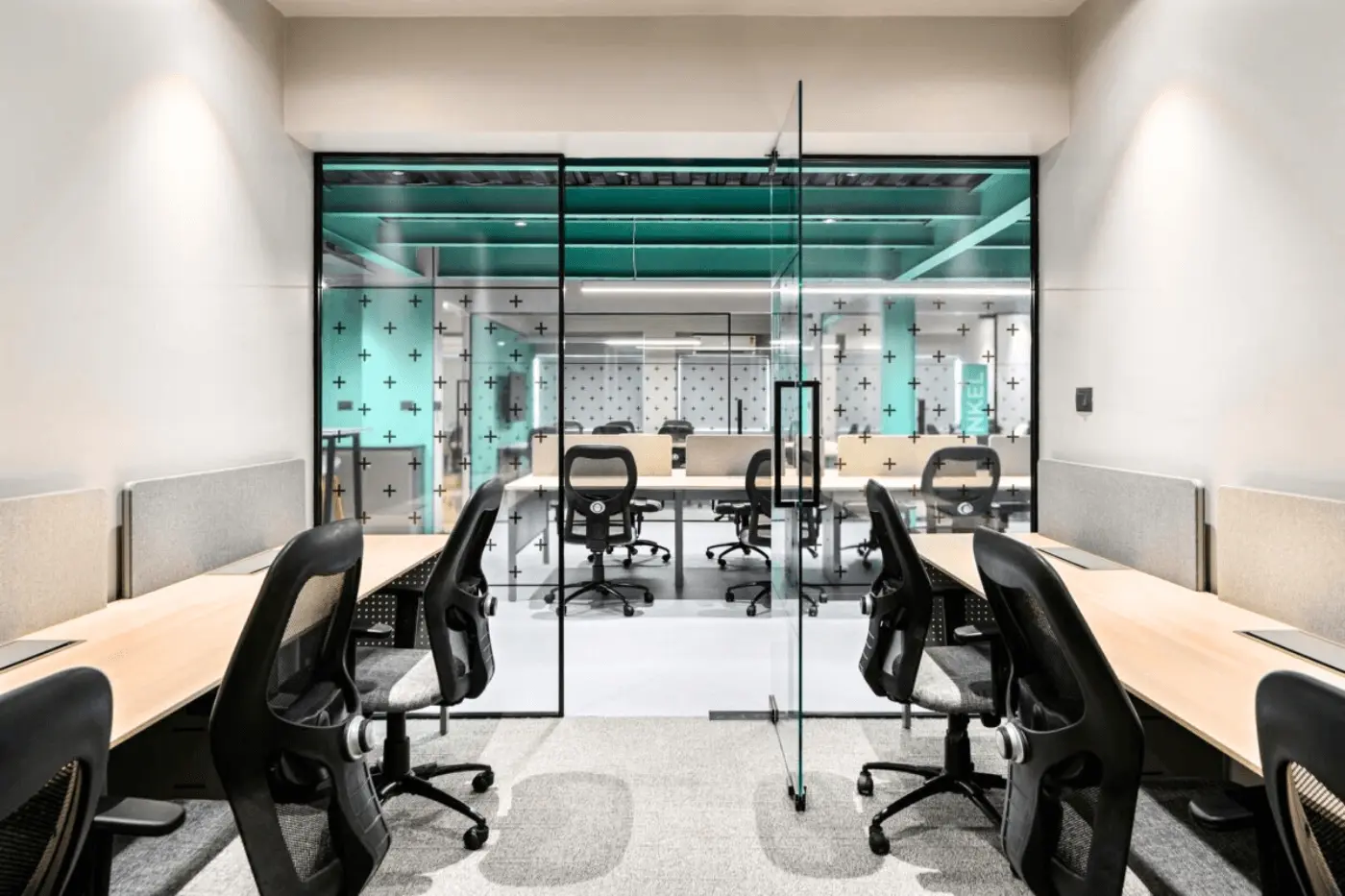 officeinteriordesignerinIndiaforsmallbusinessFurnixo_d4wck_1400