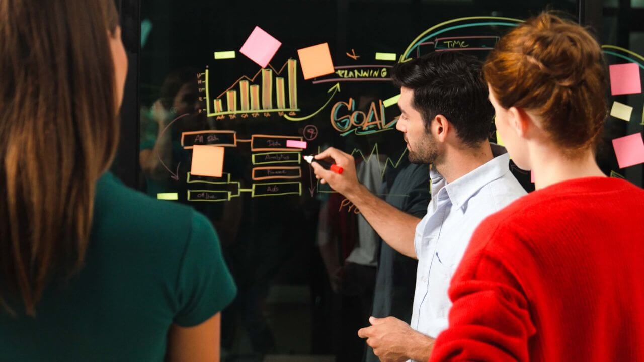 WhiteAndBeigeModernDailyVlogYouTubeThumbnail_g2njm_1280