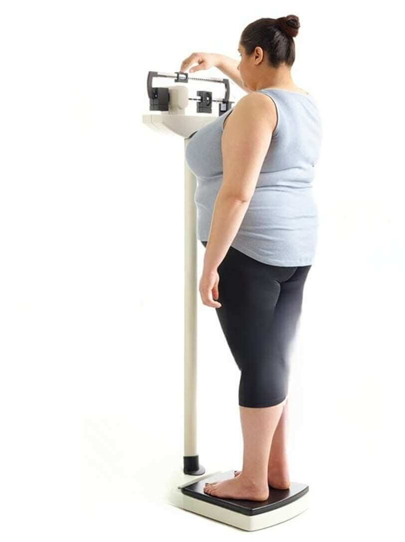 womanonweighingscale_gzmjc_812
