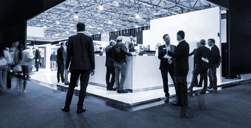 blurredpeopletradefair_g4oda_800