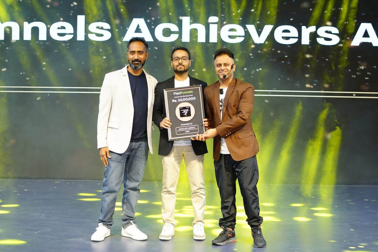 Stagephoto_y0mjg_1600