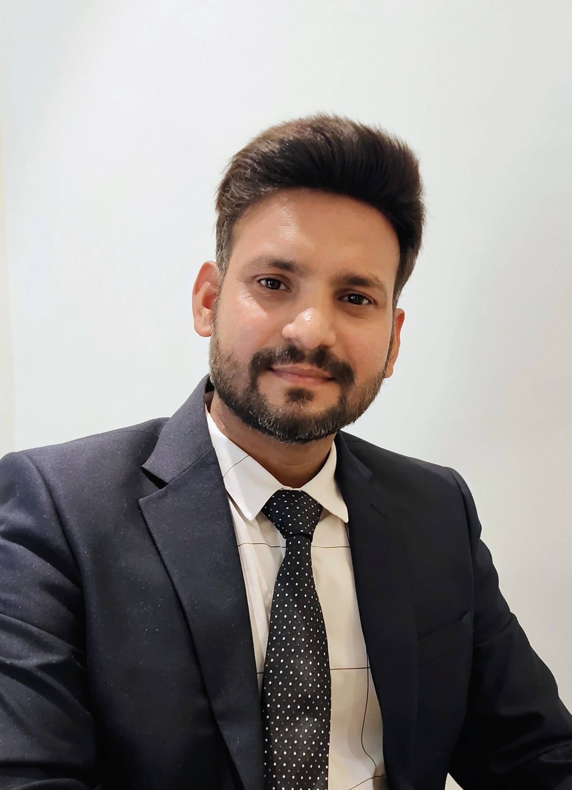 DrNaveenKumarProfPic_2rny3_1869