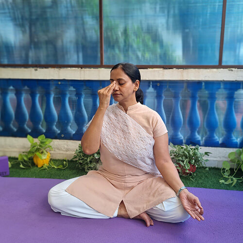 YogateacherPoonam_y5njk_500