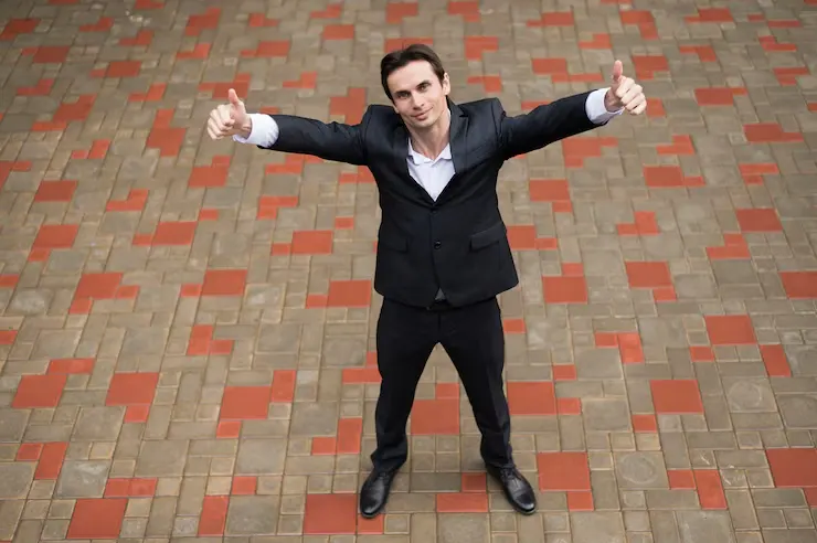 frontviewbusinessmanoutside232148242729_i2nde_740