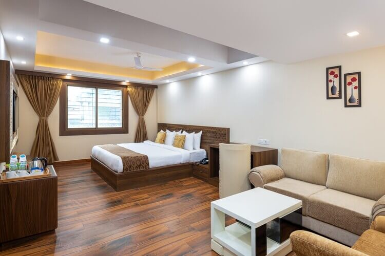 ClubRoom_e3otq_750