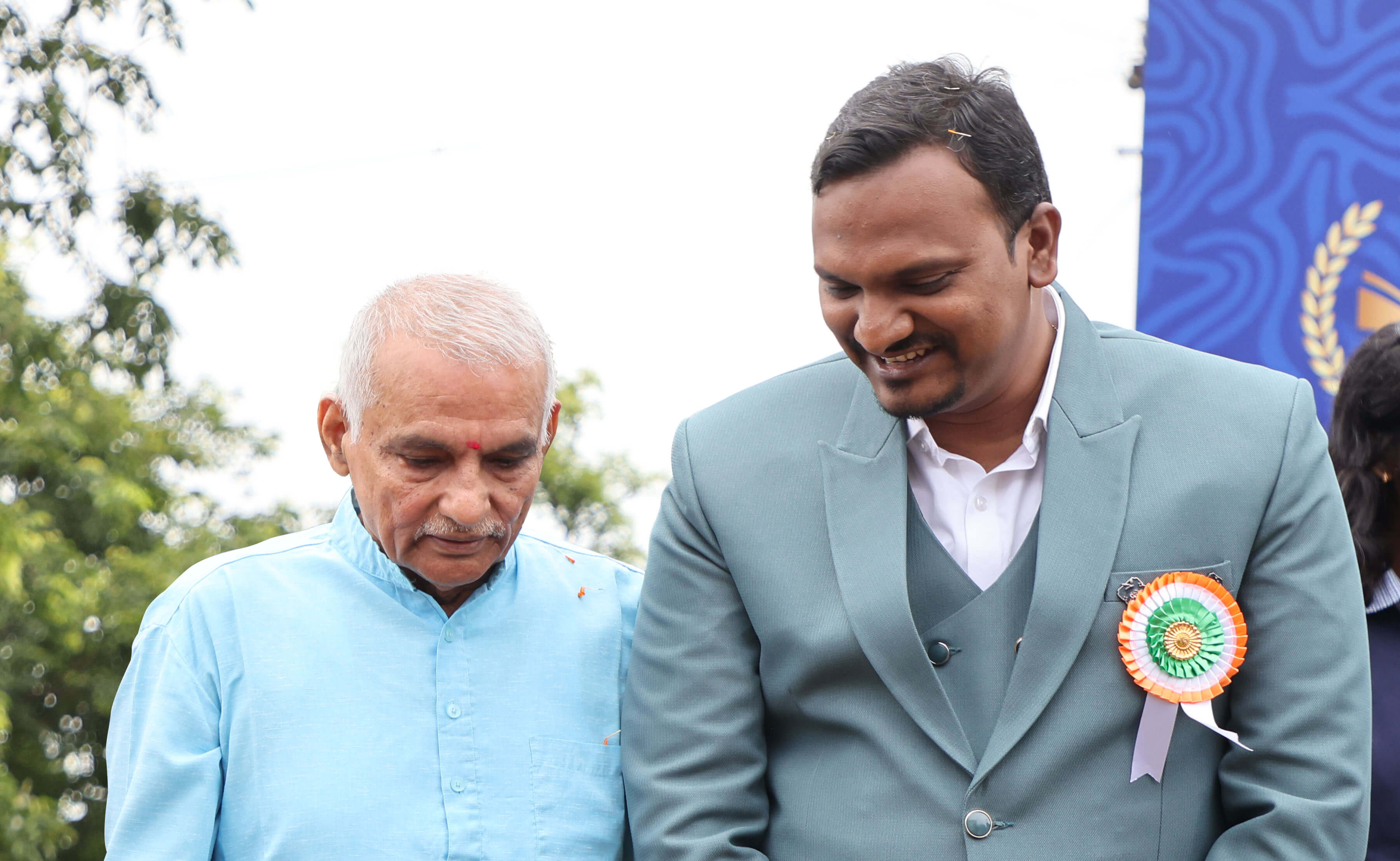 0F2A889912x18_e3ntq_3603