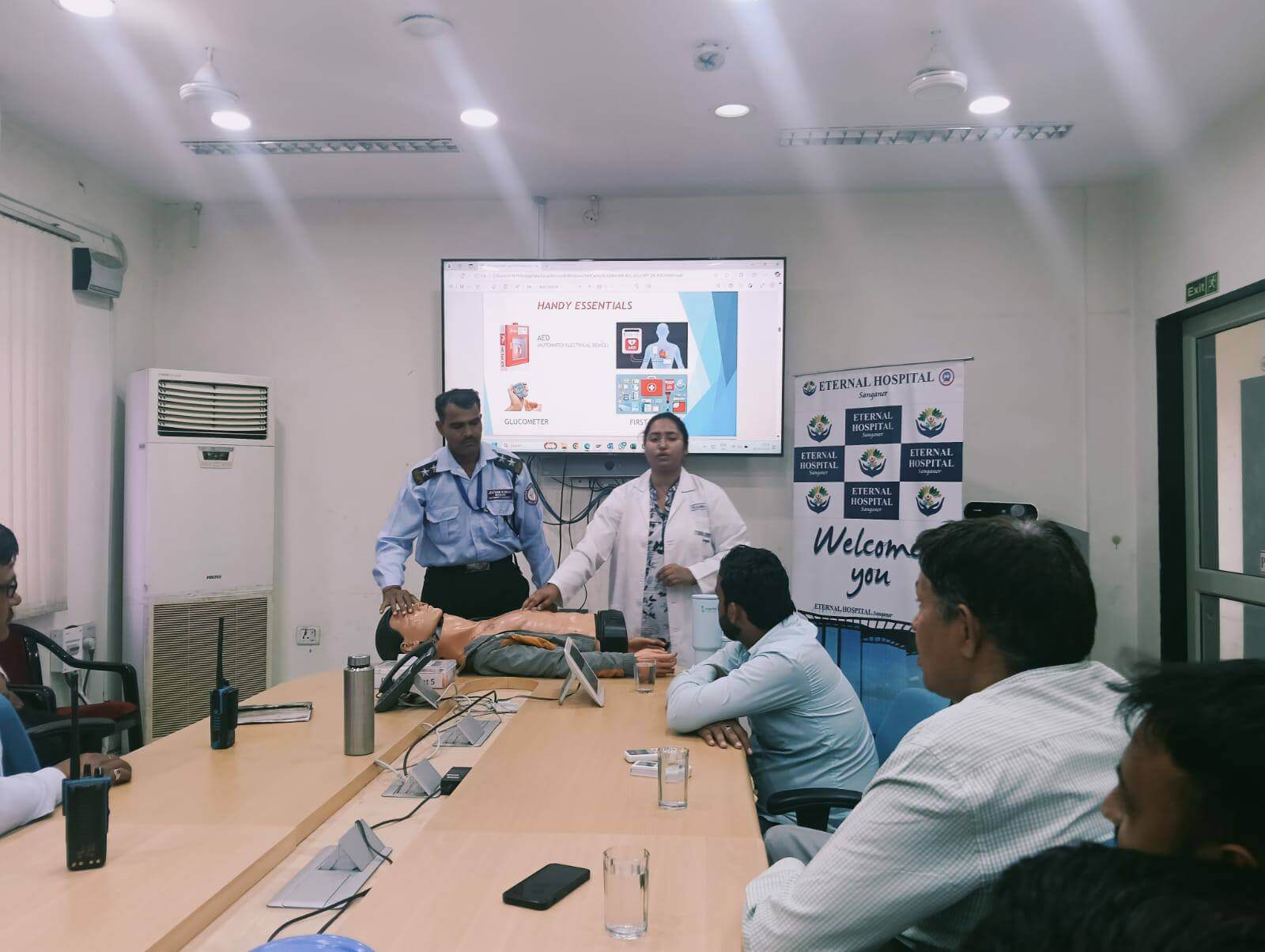 DoctorledCPRTraining_uzvgg_1600