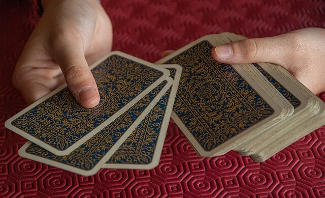 c4mzk_640_playingcards2205554640