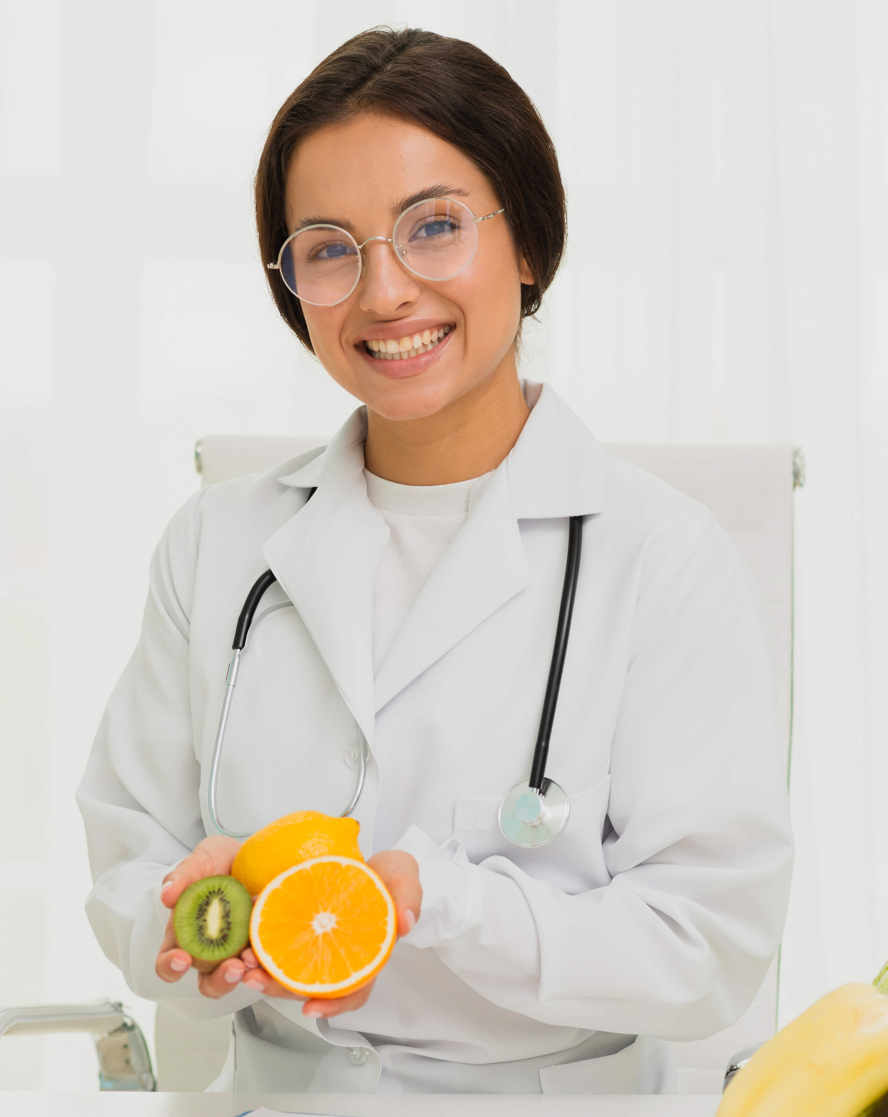 yynjc_2907_mediumshothappydoctorwithorangekiwi
