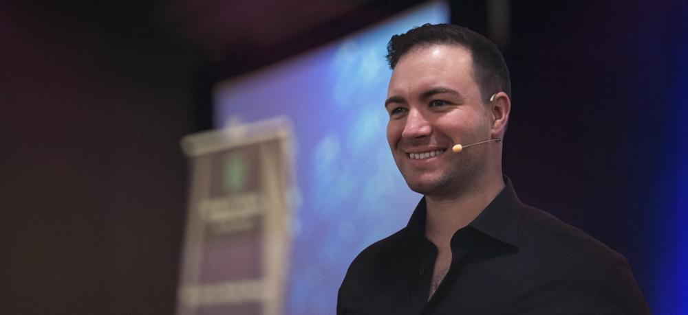 ronaldosbornepresentingcompressed1_mdbvr_1000