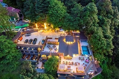 fullviewofhotel_d1q60_400