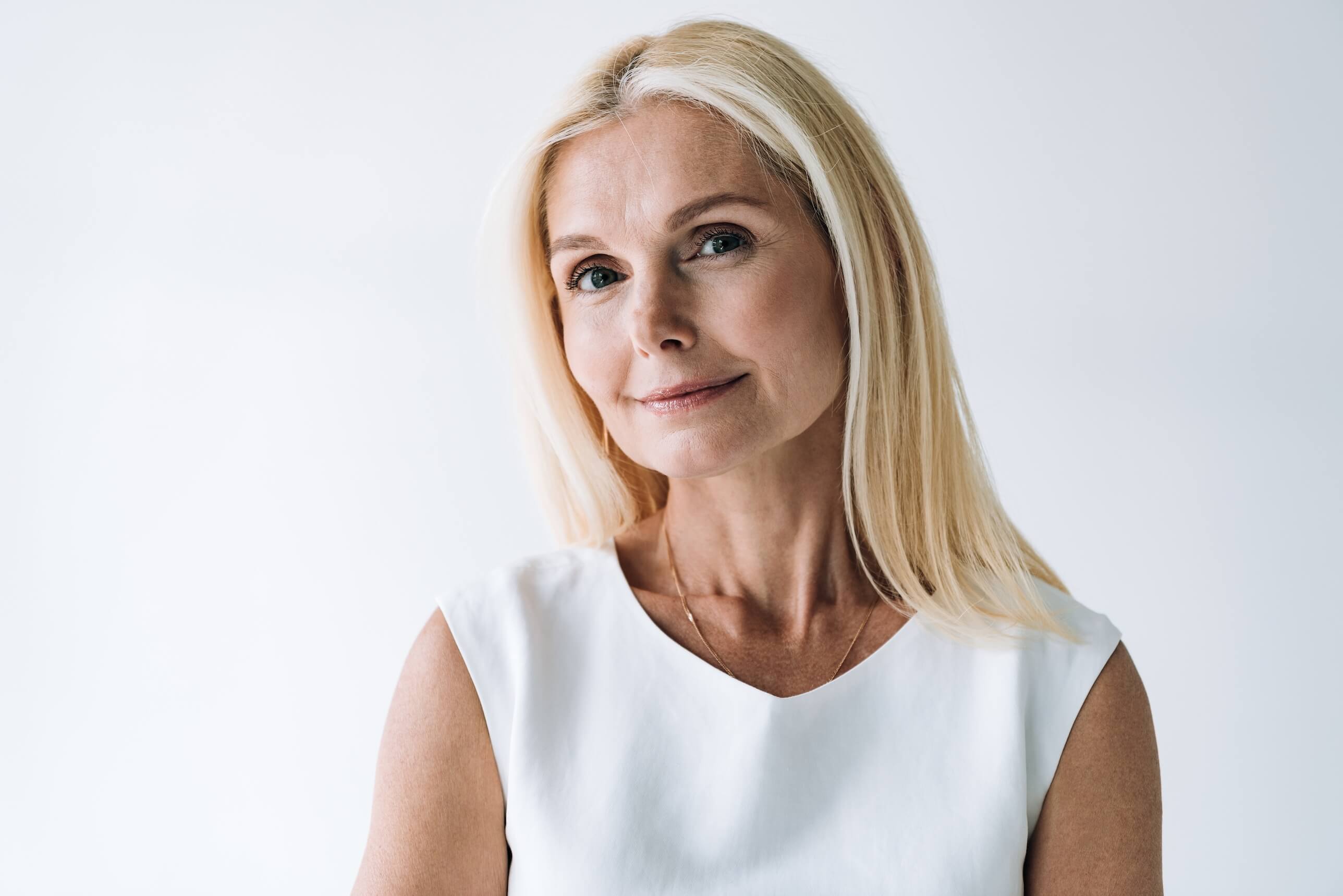 VistaCreate301594296stockphotobeautifulblondematurewomanisolatedgrey_jibji_2576