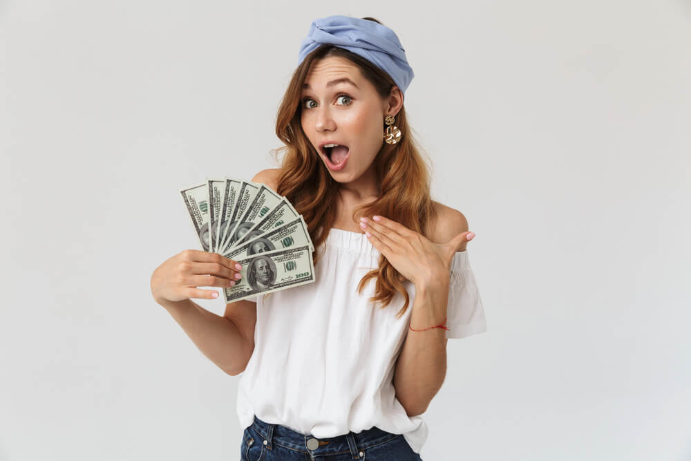 womanwithmoney_q7sfo_1000