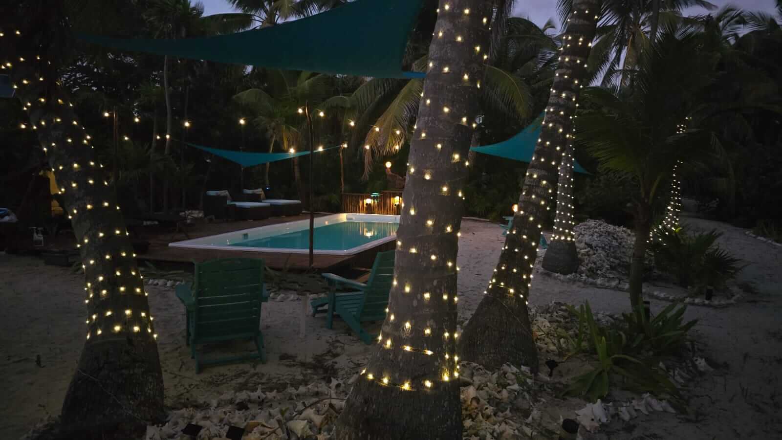 poolatnight_8acjk_1600