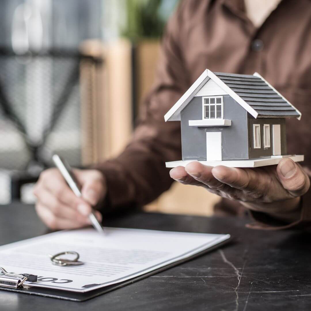 RealEstateAgents_uymza_1080
