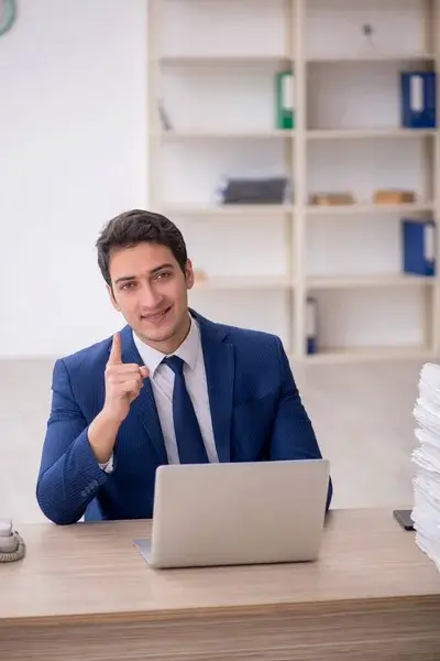 depositphotos648974812stockphotoyoungemployeetoomuchwork_i5mza_400