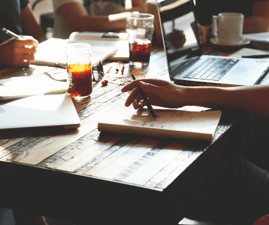 CopyofBlueGreenandPinkSimpleFinancialCoachingServiceFacebookPost_gyodu_940