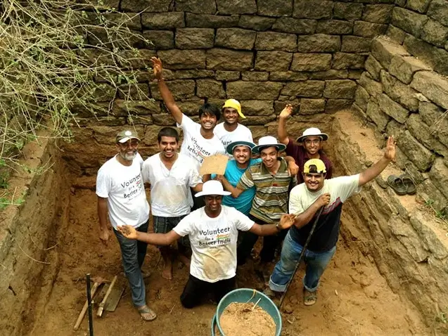 ServiceVBIVolunteersrejoicingduringriverrejuvenationproject2400x1800f5050_kzoti_637