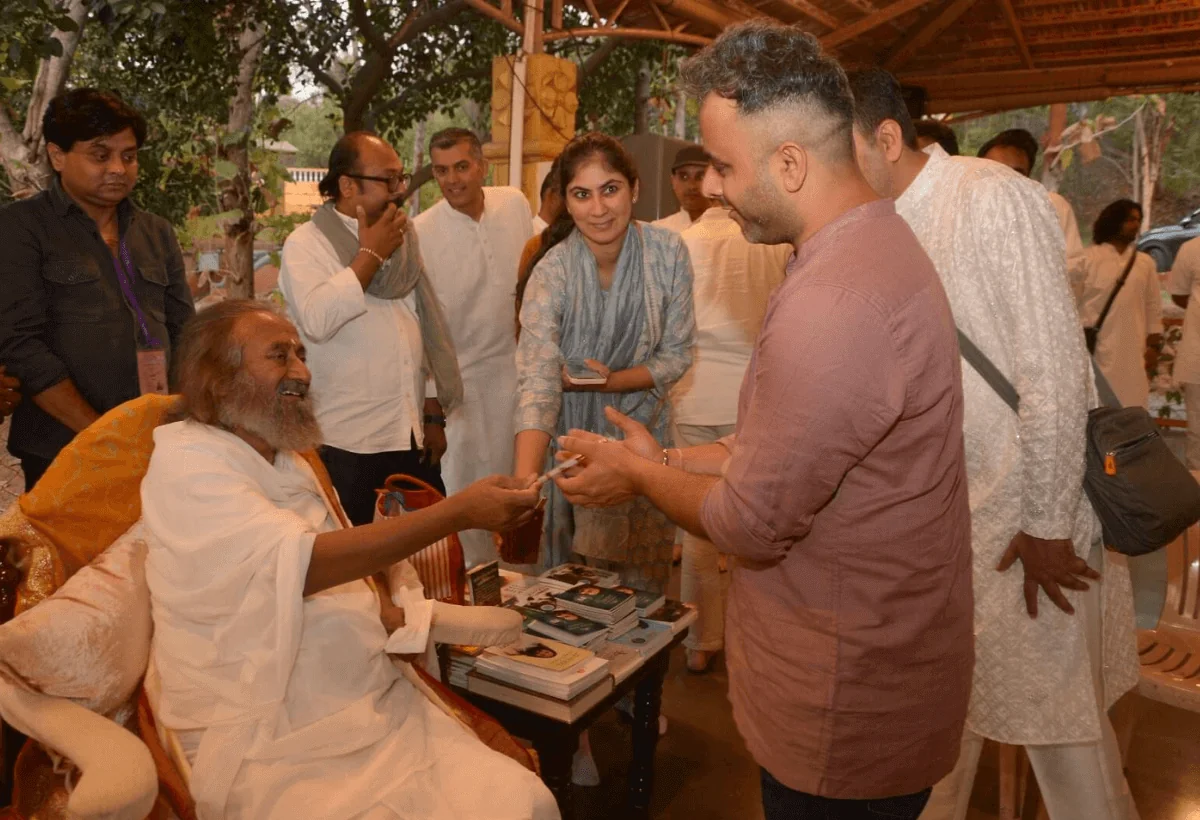 CelebritySriSriRaviShankar_ytx94_1200